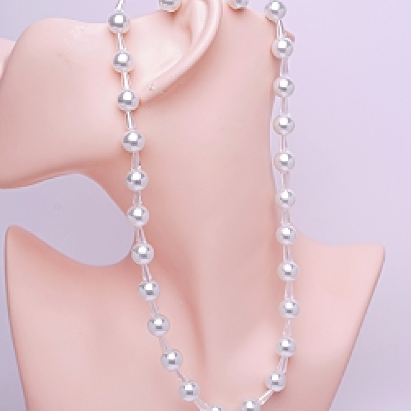 Kaklarota ar auskariem pērles