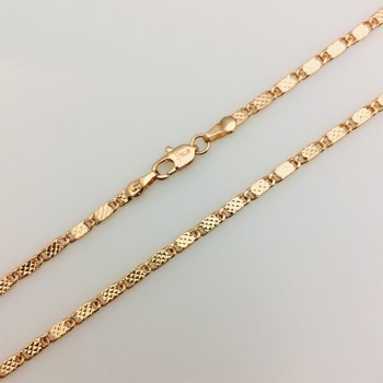 Apzeltītā ķēdīte Cietu gliemežu posmu ar punktveida  gravējumu virkne