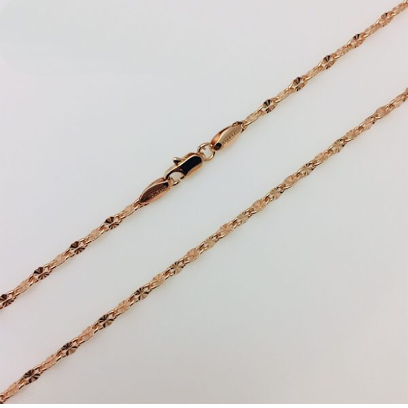 Apzeltītā ķēdīte Iegravētu saules staru un mežģīņu ovālu plakanu gredzenu posmu virkne