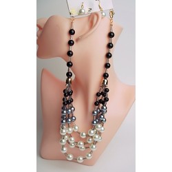 Kaklarota ar auskariem pērles