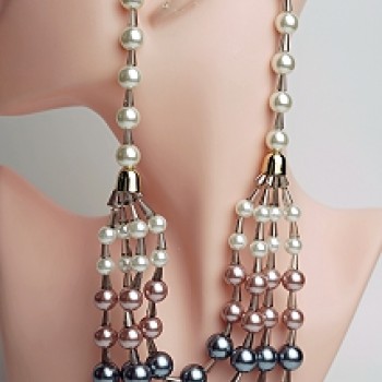 Kaklarota ar auskariem pērles