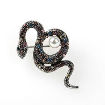 Broša "Čūska ar strazām"