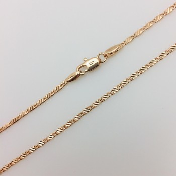 Apzeltītā ķēdīte Masīvā gliemežvāka ar \\ gravējumu posmu virkne