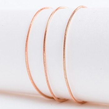 Apzeltītā ķēdīte Plānu čūskas skeleta posmu virkne