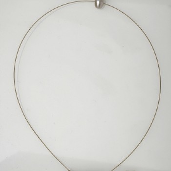 Kaklarota stieple ar upes pērli