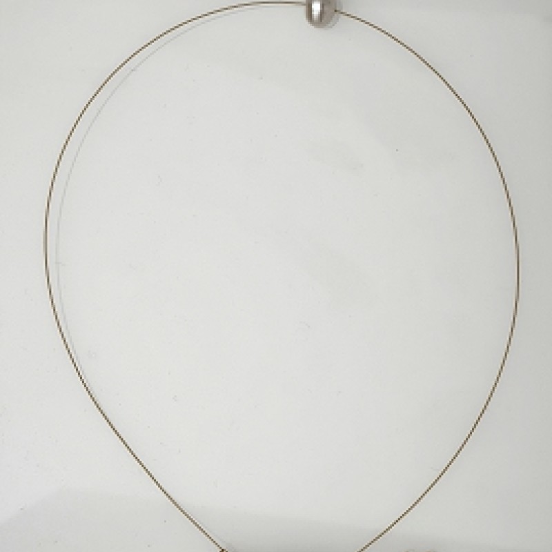 Kaklarota stieple ar upes pērli