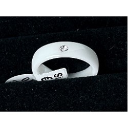 Gredzens ar rodija pārklājumu un keramiku