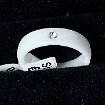 Gredzens ar rodija pārklājumu un keramiku