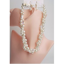 Kaklarota ar auskariem pērles