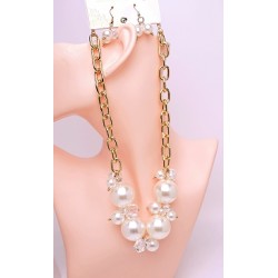 Kaklarota ar auskariem pērles