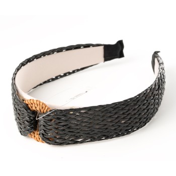 Matu lociņš ar rotanga pinumu