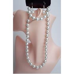 Kaklarota ar rokassprādzi un auskariem pērles