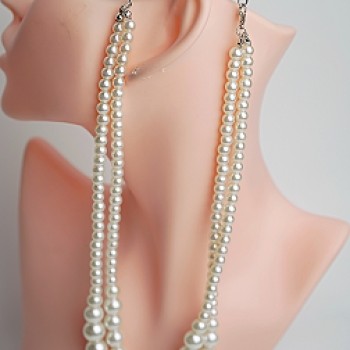 Kaklarota ar auskariem pērles