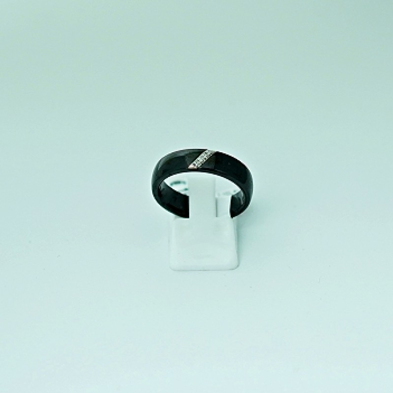 Gredzens ar rodija pārklājumu un keramiku