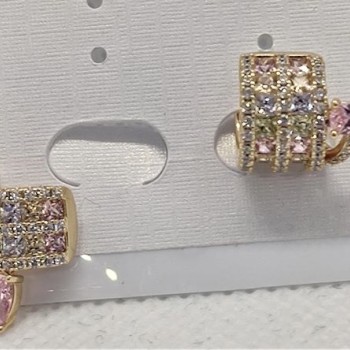 Apzeltīti auskari-viltus pīrsingi