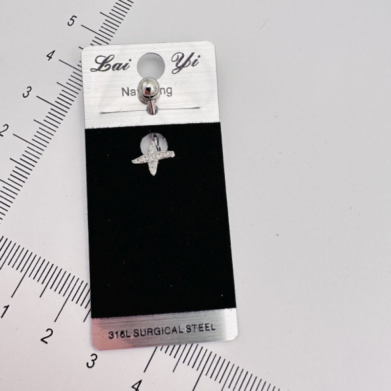 Apzeltīts pīrsings Lai Yi