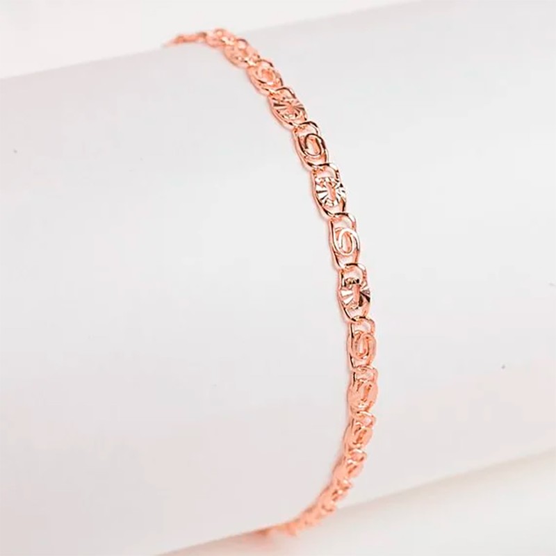 Apzeltīta rokassprādze Gliemežu atslēgas caurumiņu un staru gravējuma posmu virkne